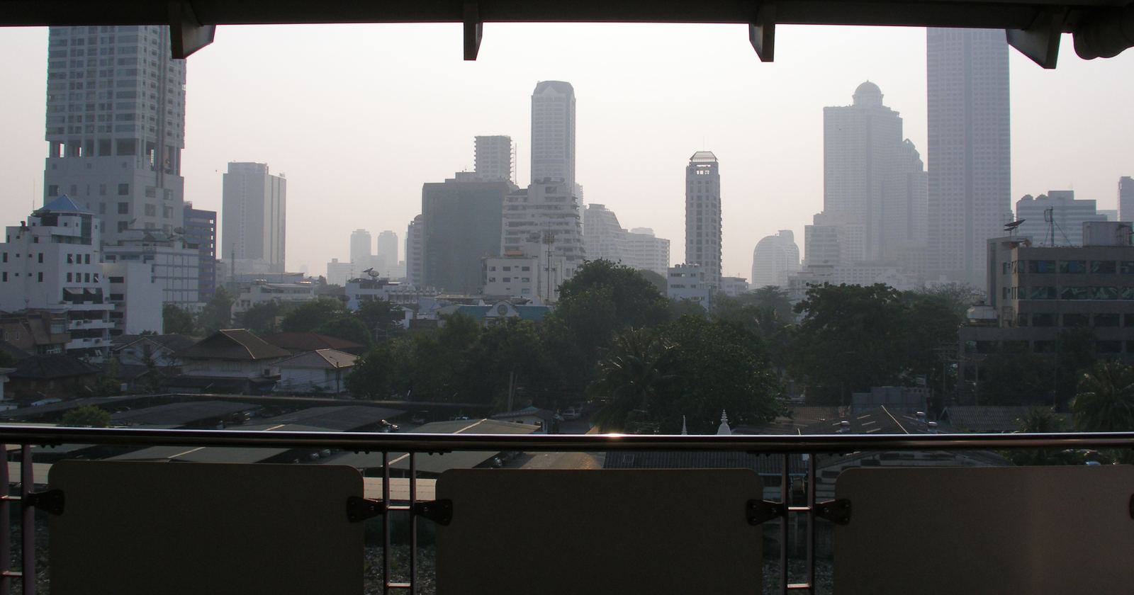 Condos mit Padel-Platz in Bangkok: was echt ist und was nur im Prospekt steht (2026)