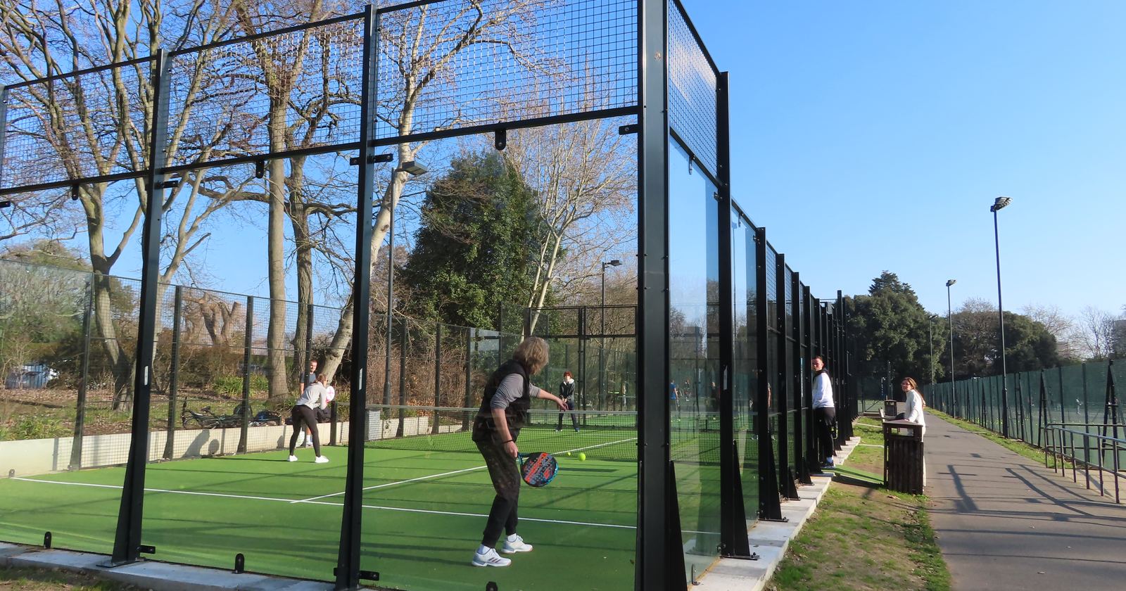 Padel-Trainer in Bangkok finden: Clubs, Unterricht und Preise (2026)