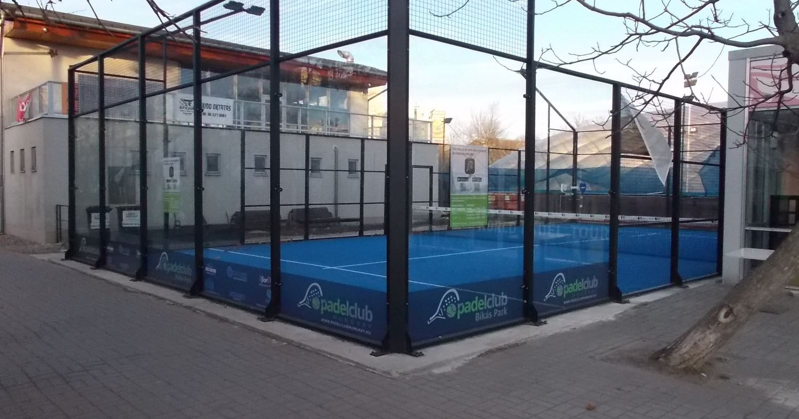 Padel-Unterricht in Bangkok: Preise und wie man den Trainer wählt (2026)