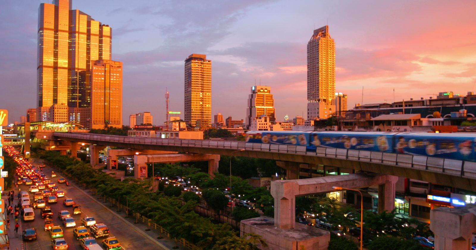 Die morgendliche Padel-Szene für Expat-Frauen an der Sukhumvit (2026)