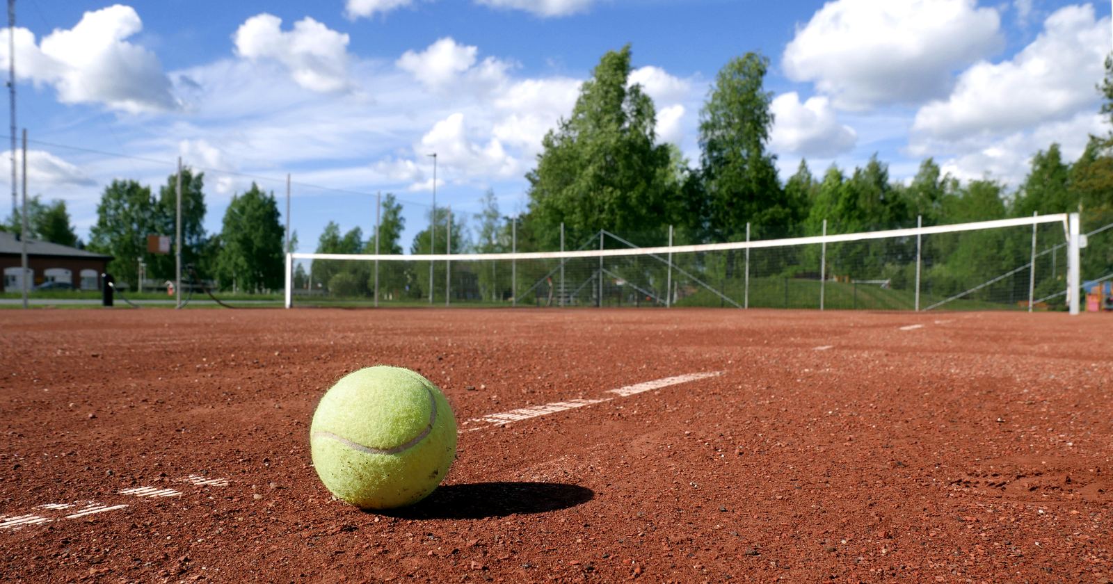 Padel vs. Tennis in Bangkok: Welcher Sport passt zu dir? (2026)